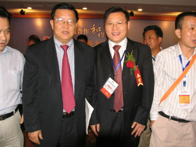 天欣科技董事長(cháng)王五星與入世談判專(zhuān)家、博鰲論壇秘書(shū)長(cháng)龍永圖合影